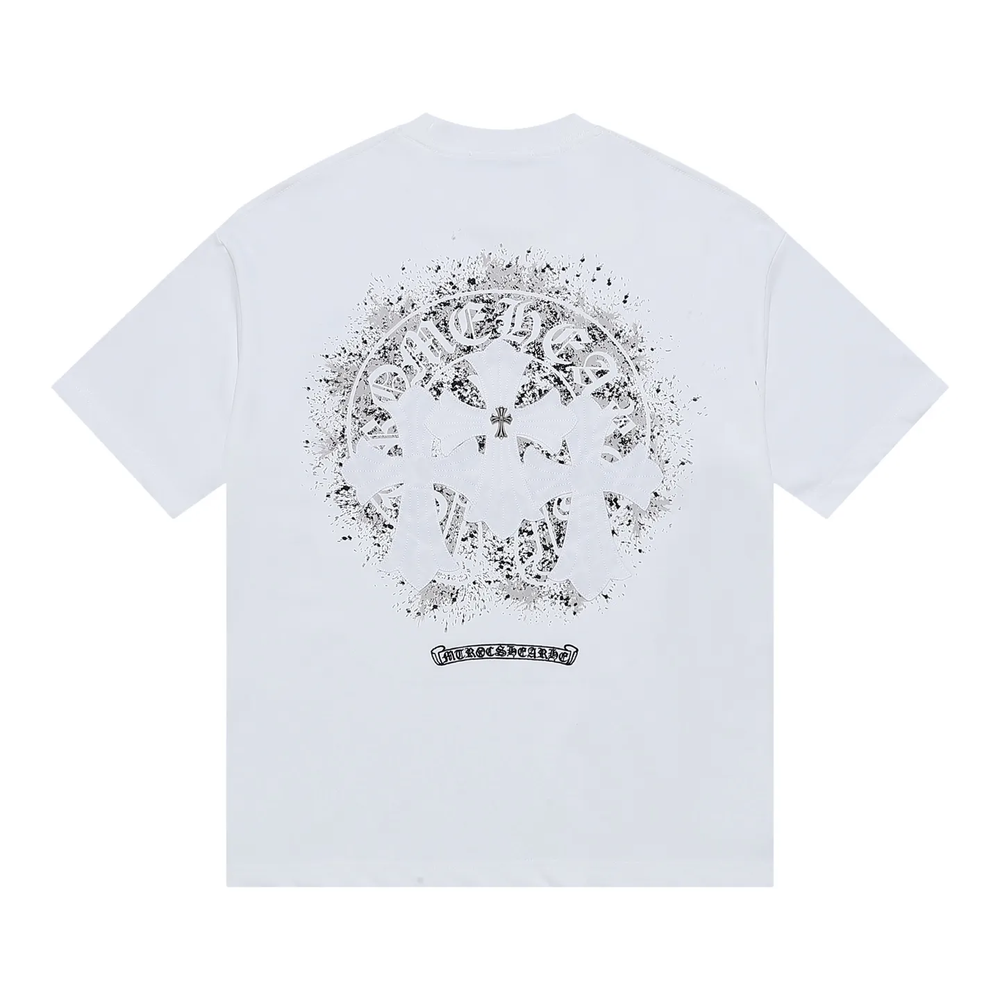 P170 280g exclusive version] Chro*e Hets Chro*e Hets 𝟐𝟎𝟐5 Spring and Summer Hand-made appliqué + needle high-density embroidery + fine dot gradient printing + high-definition handmade hardware decoration round-neck short sleeves 2025SS latest short sleeves adopt inherited hand-made appliqué. Needle embroidery is a form of high-density embroidery, which is in the same category as patch embroidery in Chinese Suzhou embroidery! The embroidery method is to cut the applique cloth according to the pattern requirements and paste it on the embroidery surface. Cotton and other materials are padded between the applique cloth and the embroidery surface to make the short-sleeved pattern bulge and have a three-dimensional effect. After the applique cloth is pasted, various stitches are used to lock the edges. The patch embroidery method is mainly based on pattern blocks, and the style is unique and elegant! After that, a high-density embroidery machine with 10,000 needles is used to position, fix, and cover. The appliqué embroidery uses the same color embroidery as the short sleeves, maintaining the uniformity of the color! The pattern inside the appliqué is embroidered in natural color, making the pattern of the appliqué consistent with the surface fabric, creating a low-key and luxurious fashion sense! ‌ Gradient printing‌ is a design technique that gradually transitions through colors. Gradient printing creates a visual extension and expansion effect through subtle changes in color, making the design more vivid and layered. The production process of gradient printing is relatively complex and usually requires multiple color adjustments and multiple treatments. Take Louis Vuitton's presbyopic gradient rendering printed short-sleeves as an example. The gradient effect is achieved through high-temperature washing four times, and the color is adjusted up to 15 times to ensure that the color transition is natural and without color difference. This fine process makes gradient printed products have a high-end texture!  The cross patterns on the front and back are also decorated with high-end handmade hardware, making the entire embroidery gleaming and full of high-end embellished with metal buckles. It is looming, adding a dazzling brilliance and high quality. With a sense of luxury, we all know that Crowe's jewelry craftsmanship is a long-standing traditional hand-made craft. This is why Crowe's jewelry has been world-renowned since 1988 in Hollywood. Every hand-made boutique is a work of art that is difficult to copy, with unique style, exquisite design, and careful customization. Crowe's creativity and imagination make Crowe clothing difficult to surpass! It is a unique classic fashion! The metal decoration is unique to Crow's handmade art customization, full of handcrafted art and unique Crow luxury style!  Handmade high-definition hardware decorations + high-density stitching embroidery ➕ hand-made appliqué + gradient fine dot printing. The creative design of four-layer craftsmanship makes the entire dress show exquisite craftsmanship. The clothing patterns are all made of high-density hand-made appliqué embroidery. The double embroidery is high-end and exquisite, and the patterns are completely combined to echo each other. This short-sleeved shirt has a low-key rock and punk style that is unique to Crowe, and a luxurious style with unique metal craftsmanship. It is simply perfect! The hand-stitched metal buckle on the pattern shows a low-key and luxurious fashion sense from any angle. It is an outstanding, eye-catching and indispensable classic model among many spring and summer new styles! Avant-garde and retro, two styles are displayed on the same piece of clothing, colliding with unique creative sparks. It can be said to be avant-garde, full of personality, fashionable and versatile, and the same style for male and female couples! An excellent hit! Creative design, double embroidery, excellent craftsmanship, exquisite details and first-class feel! An excellent hit! It is made of 280 grams of double yarn and double ply dust-free imported pure cotton fabric. It has been washed and high-temperature shaped and pre-shrunk. The fabric is comfortable and breathable. It will not shrink after repeated washing. The fabric has a high-end and exquisite texture and a first-class feel! High-density embroidery has good firmness and is not easy to fall off! The detail processing is 100% perfect. It looks great no matter how you match it with various styles. High weight and high quality. Exclusive version. Non-market ordinary version. Enlarge real shot details. Instant sale of all versions. Compare at will. Quality is absolutely guaranteed. A must-have for fashionistas. Control it at will. Definitely one for everyone. A must-have for men and women couples! The most 🆕first release, the exclusive first release, the same style for men and women, classic, simple and versatile, and the quality is unquestionable!  Chrome Hearts is a famous Hollywood luxury brand founded by Richard Stark in 1988 with unique design style! The design style combines rock punk, street hip-hop and other low-key luxury styles. It adheres to pure handcrafting and exquisite design, so its value as a work of art has far exceeded the meaning of jewelry.  Color: Black White Size: S M L XL